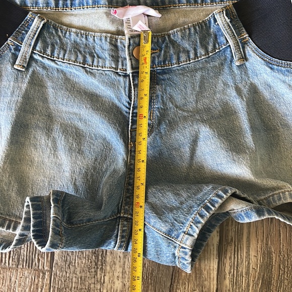 Isabel Maternity MIDI Expandable Side Panels Shorts, 8/29 - Picture 9 of 9